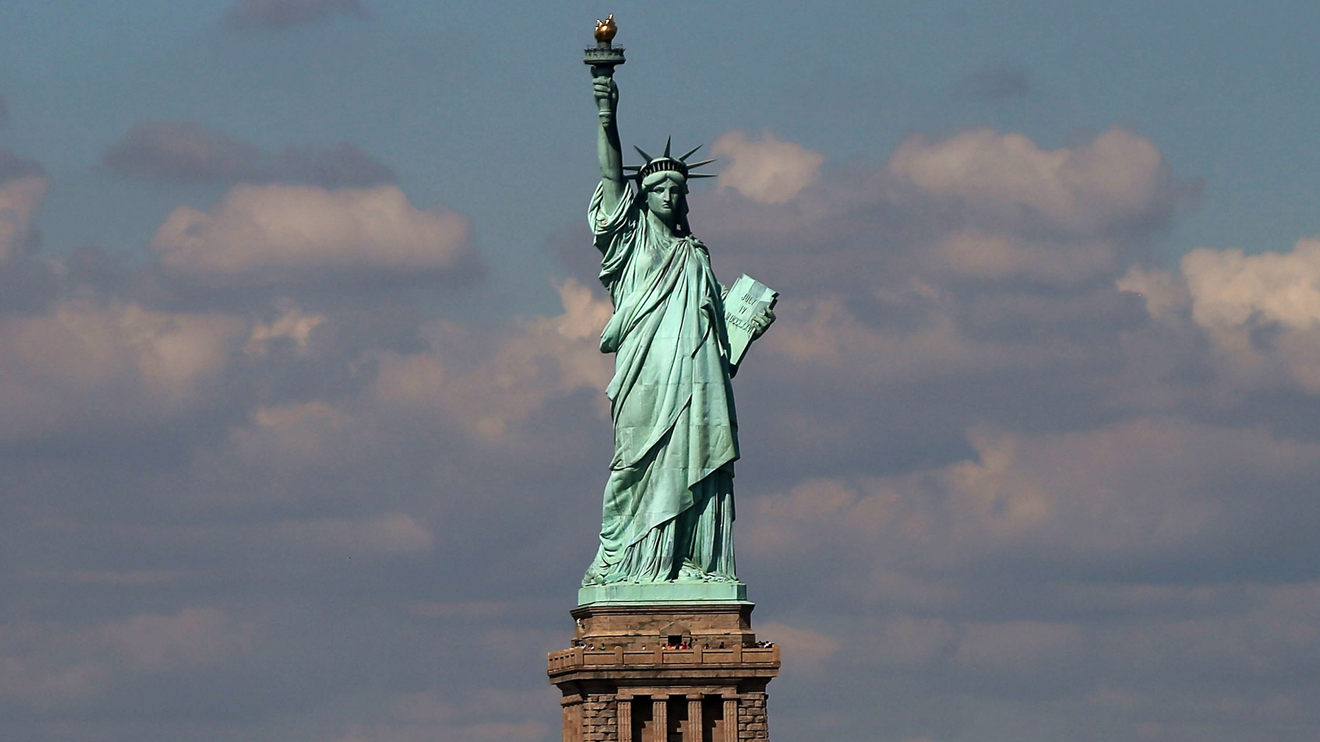 statue of liberty t