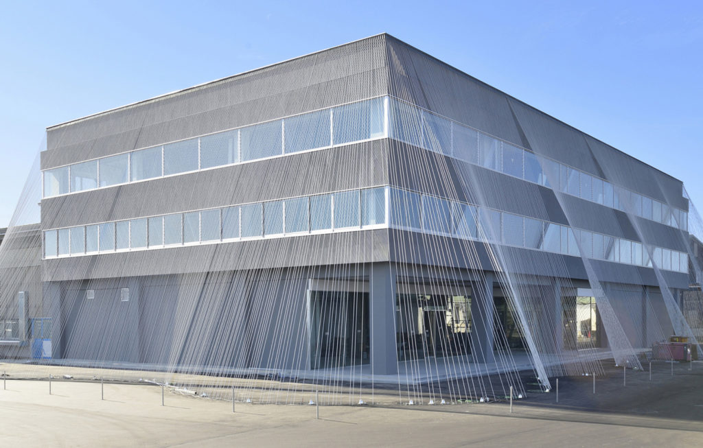 الیاف کربن برای مقابله با زلزله در شرکت کوماتسو سیرن