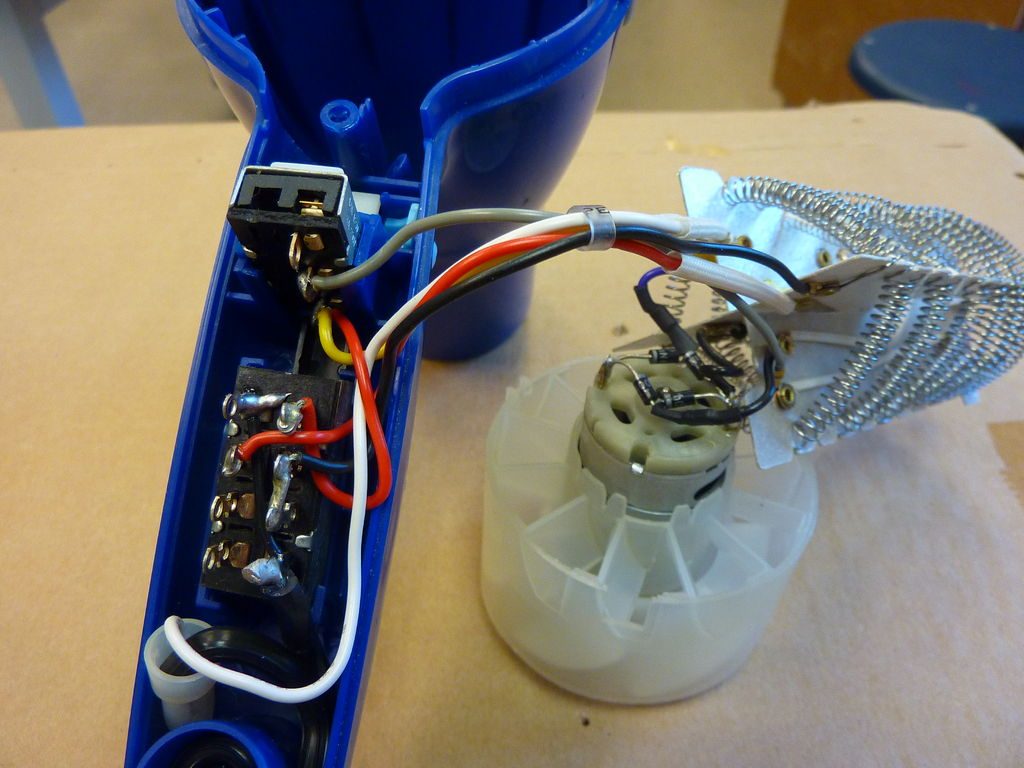 اجزای یک سشوار واقعی