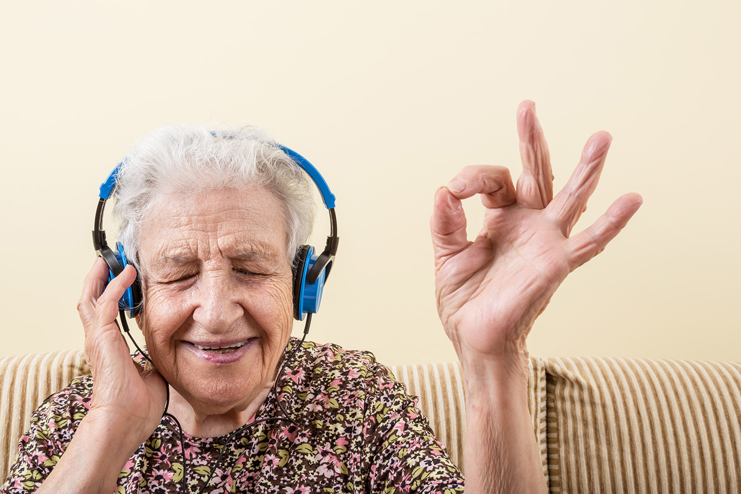 9-effective-health-benefits-of-listening-music-my-health-only