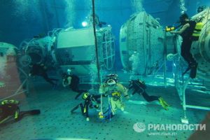 هر فضانورد باید حداقل 20 جلسه تمرین در این آزمایشگاه آبی داشته باشد.