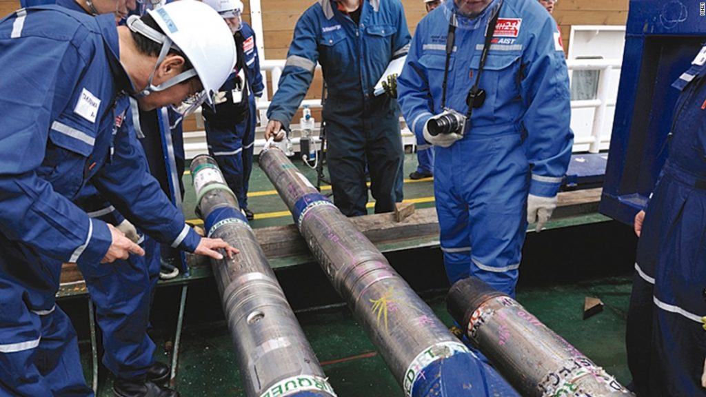 لوله هایی با تکنولوژی نوین که از ورود شن همراه متان جلوگیری می کند و برای جمع آوری متان آزاد شده از یخ های بستر اقیانوس ساخته شده است.