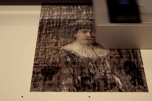 پژوهشگران در آژانس تبلیغاتی جی. والتر تامپسون آمستردام به یک کامپیوتر یاد دادند با استفاده از تکنیک های پیشرفته هوش مصنوعی، درست مانند هنرمند سرشناس هلندی، رامبرانت نقاشی کند.