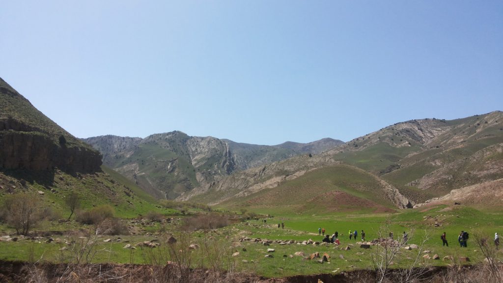 در مسیر آبشار آبگرم کلات خراسان