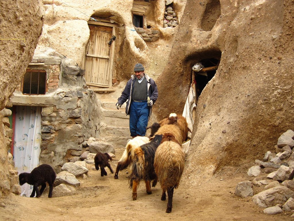 نمونه ای از کوچه های روستا کندوان