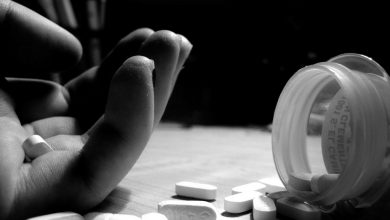 نشانههای اقدام به خودکشی و راههای جلوگیری از آن چیست؟