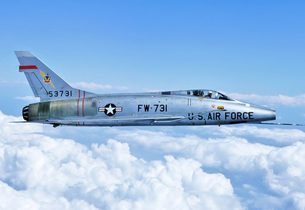 جنگنده F-100
