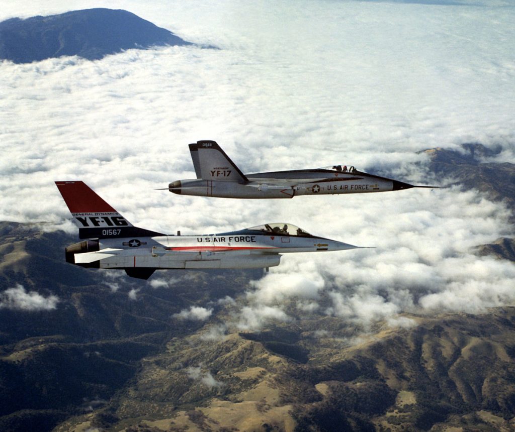 جنگنده های F-16 و F-17