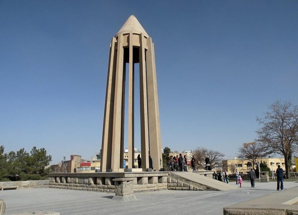 آرامگاه ابوعلی سینا در همدان