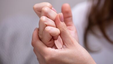 شکاندن انگشتها باعث آرتروز میشود؟
