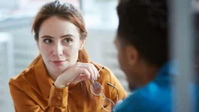 چگونه بتوانیم فرد دروغ‌گو را تشخیص دهیم؟ (زبان بدن دروغ‌گوها)